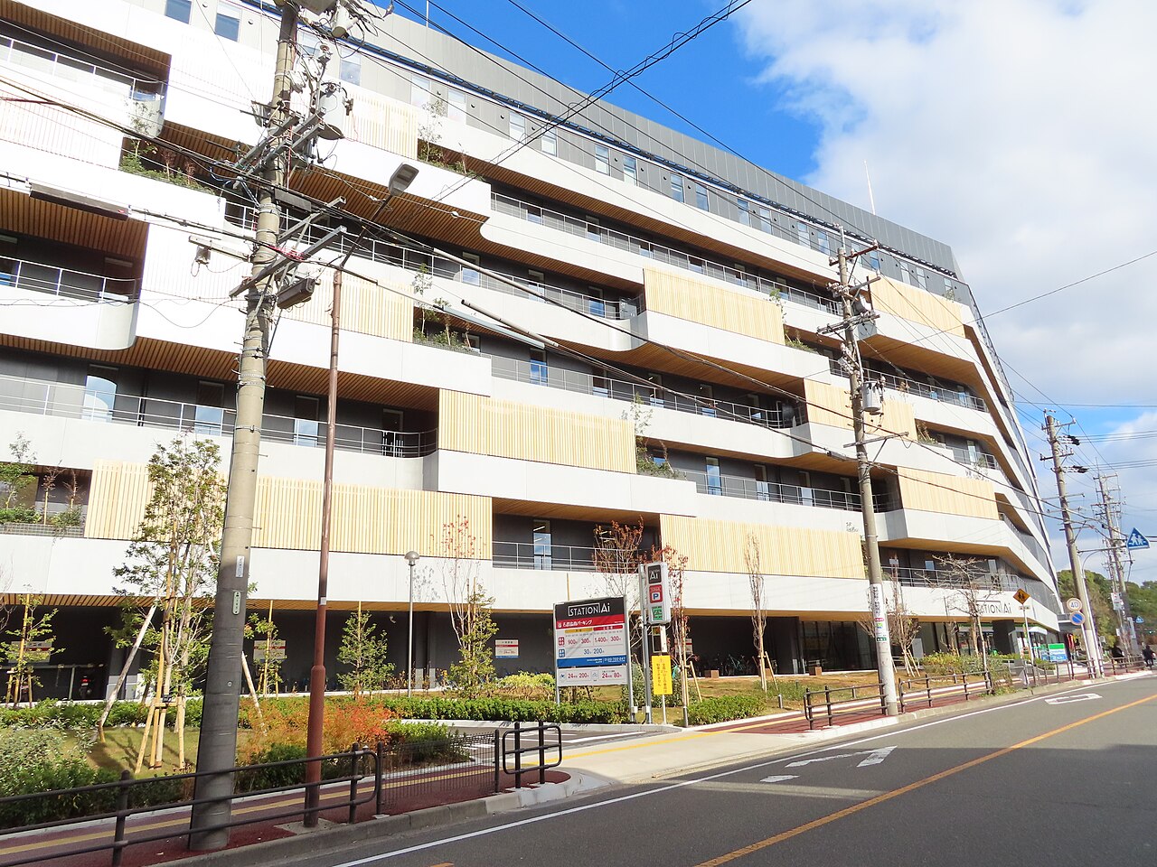 STATION Aiの外観。写真: Renaik / Wikimedia Commons(CC0)